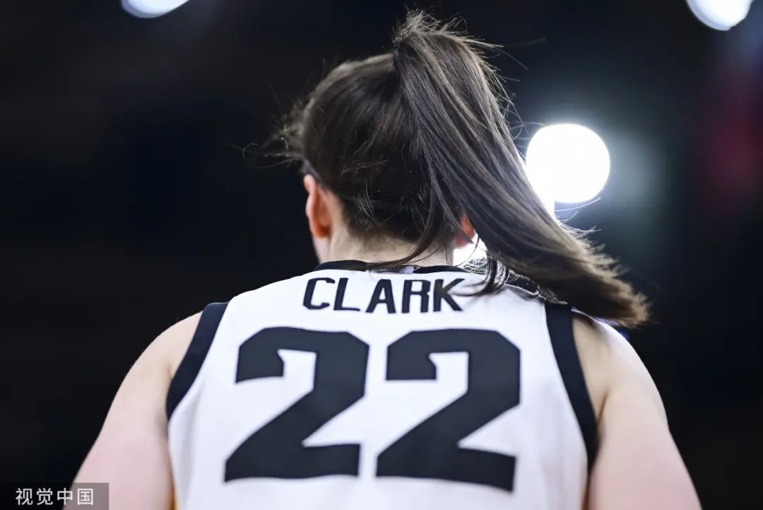 爱游戏-F1车队压哨绝杀巴萨，全场沸腾！经典一战再现传奇